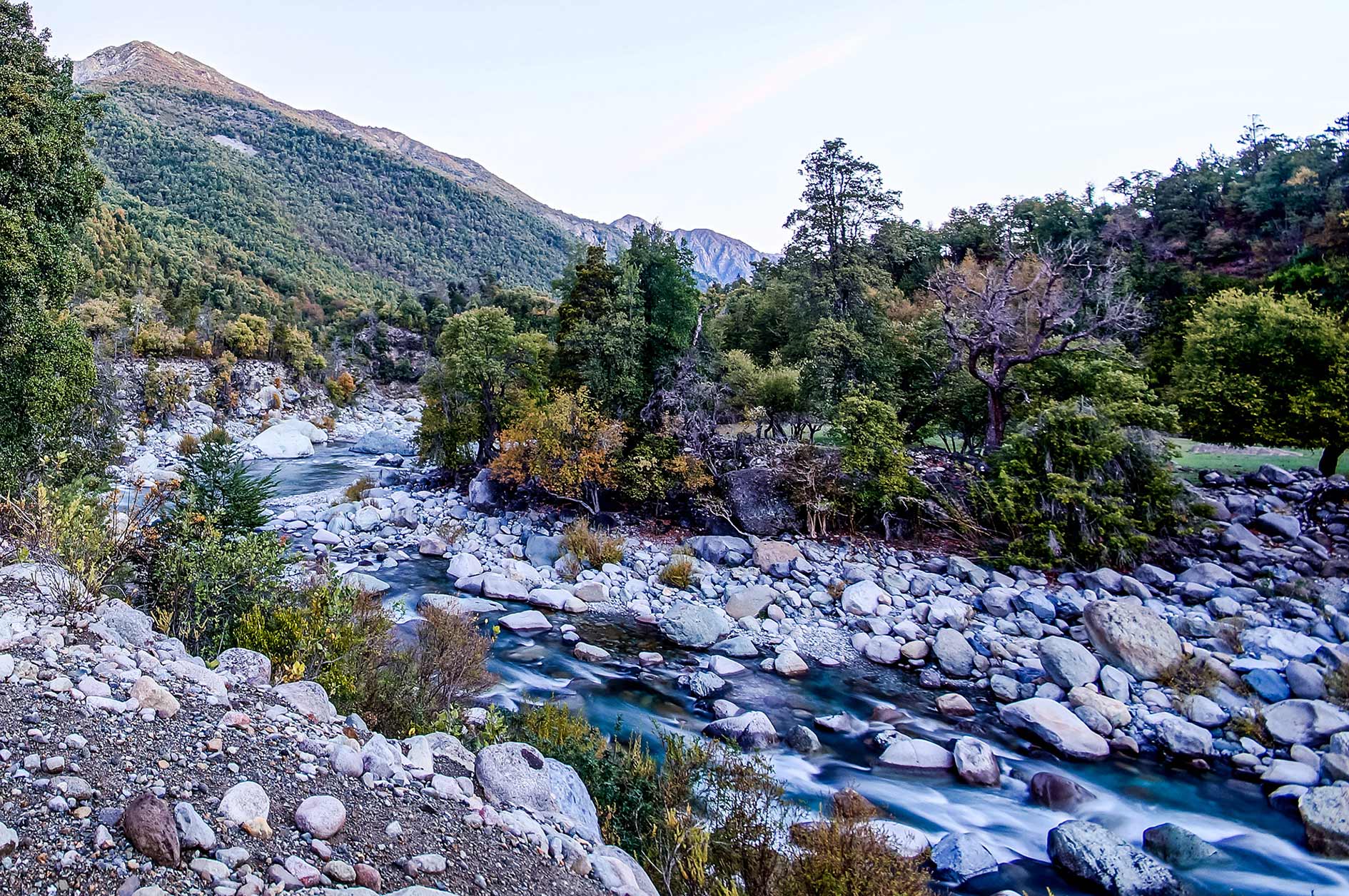 Paisaje de la precordillera del Achibueno